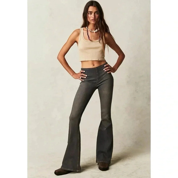 NWT Free People Penny Pull On Flare Jeans Mid Rise in Echo Back Alley Blue - Picture 5 of 16